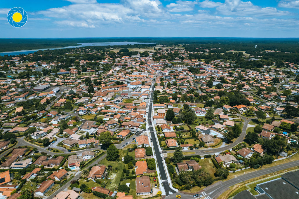 Environnement urbain et rural de la commune de Soustons avec l'avenue Mal de Lattre de Tassigny