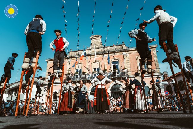Un spectacle d'échassiers landais