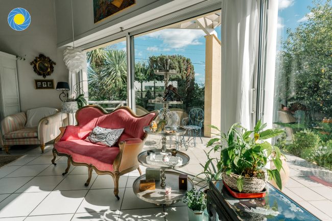 villa-salon-immobilier-fenetre